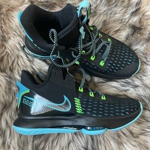 ‼️LEBRON JAMES(NIKE)‼️